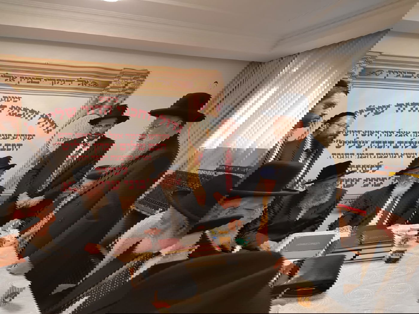 מייסד ״בוני עולם״ עם גדולי הרבנים במעון הגר"ש כהן
