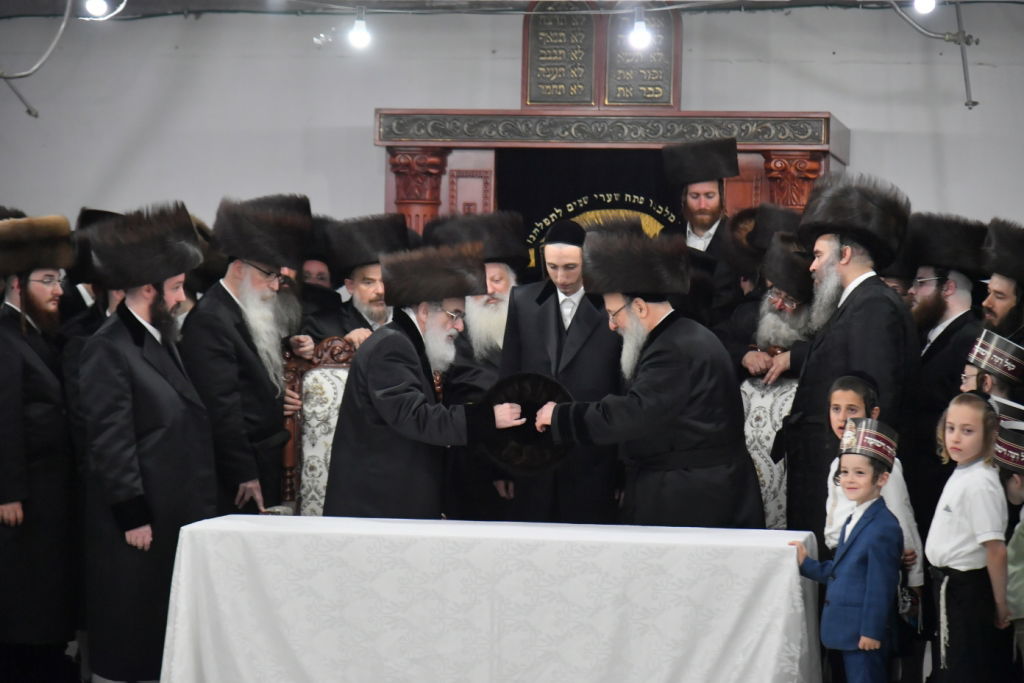 תיעוד: ה'פארשפיל' לנכד האדמו"ר מויז'ניץ