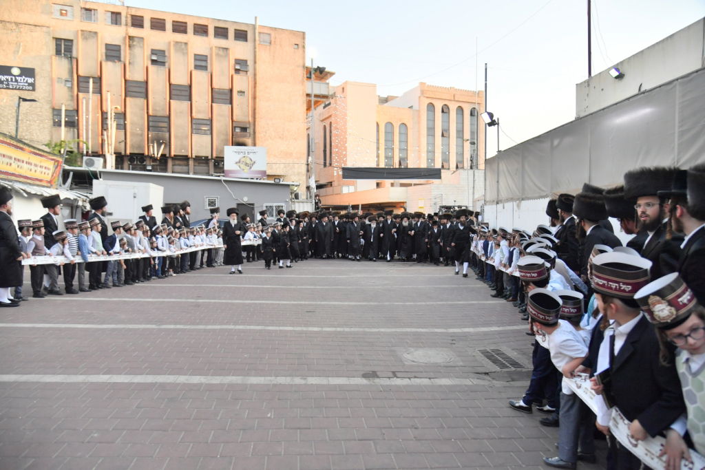 תיעוד: ה'פארשפיל' לנכד האדמו"ר מויז'ניץ
