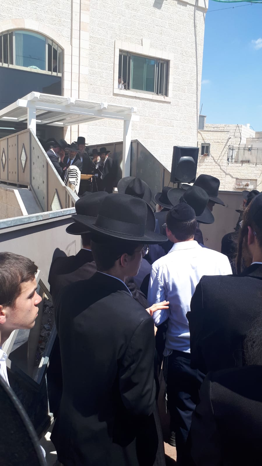 אביו של בנימין הספיד בבכי: "בכל העולם התפללו בשבילך"