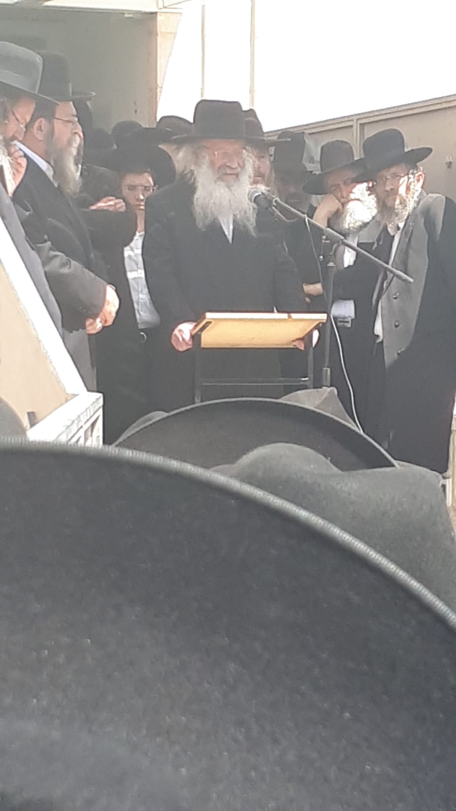 אביו של בנימין הספיד בבכי: "בכל העולם התפללו בשבילך"