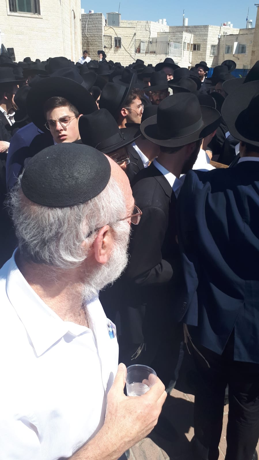 אביו של בנימין הספיד בבכי: "בכל העולם התפללו בשבילך"