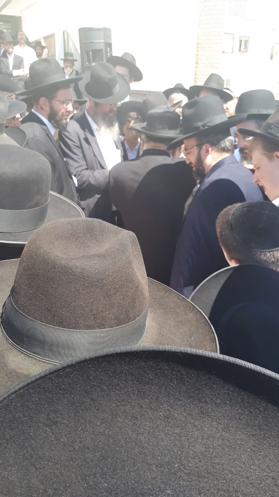 אביו של בנימין הספיד בבכי: "בכל העולם התפללו בשבילך"