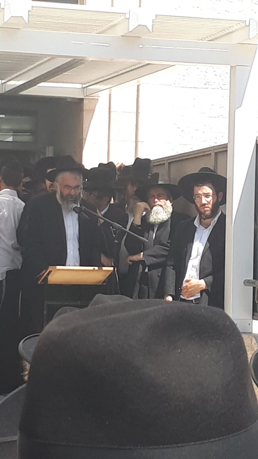 אביו של בנימין הספיד בבכי: "בכל העולם התפללו בשבילך"