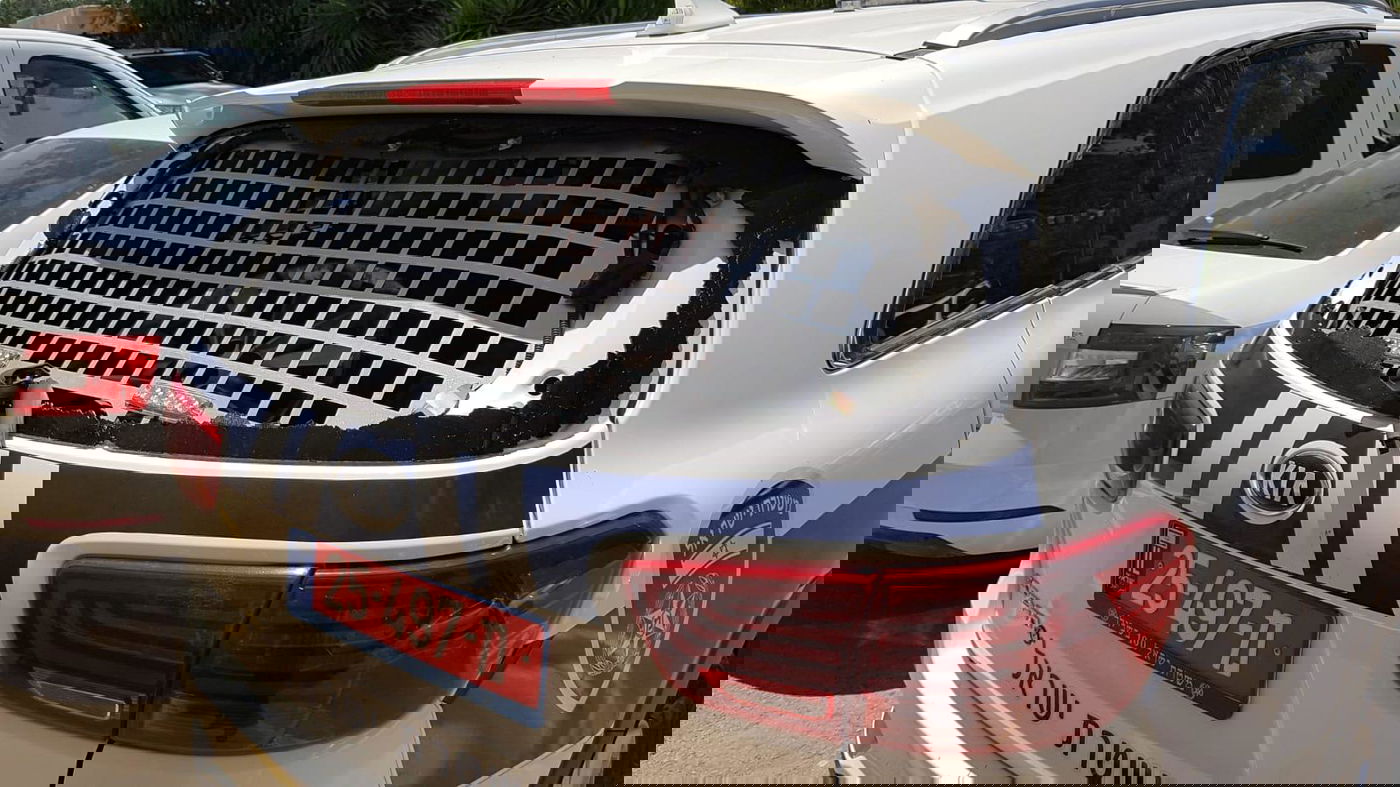 המשטרה עצרה חשוד בתקיפת שוטר; הסרטון מוכיח אחרת