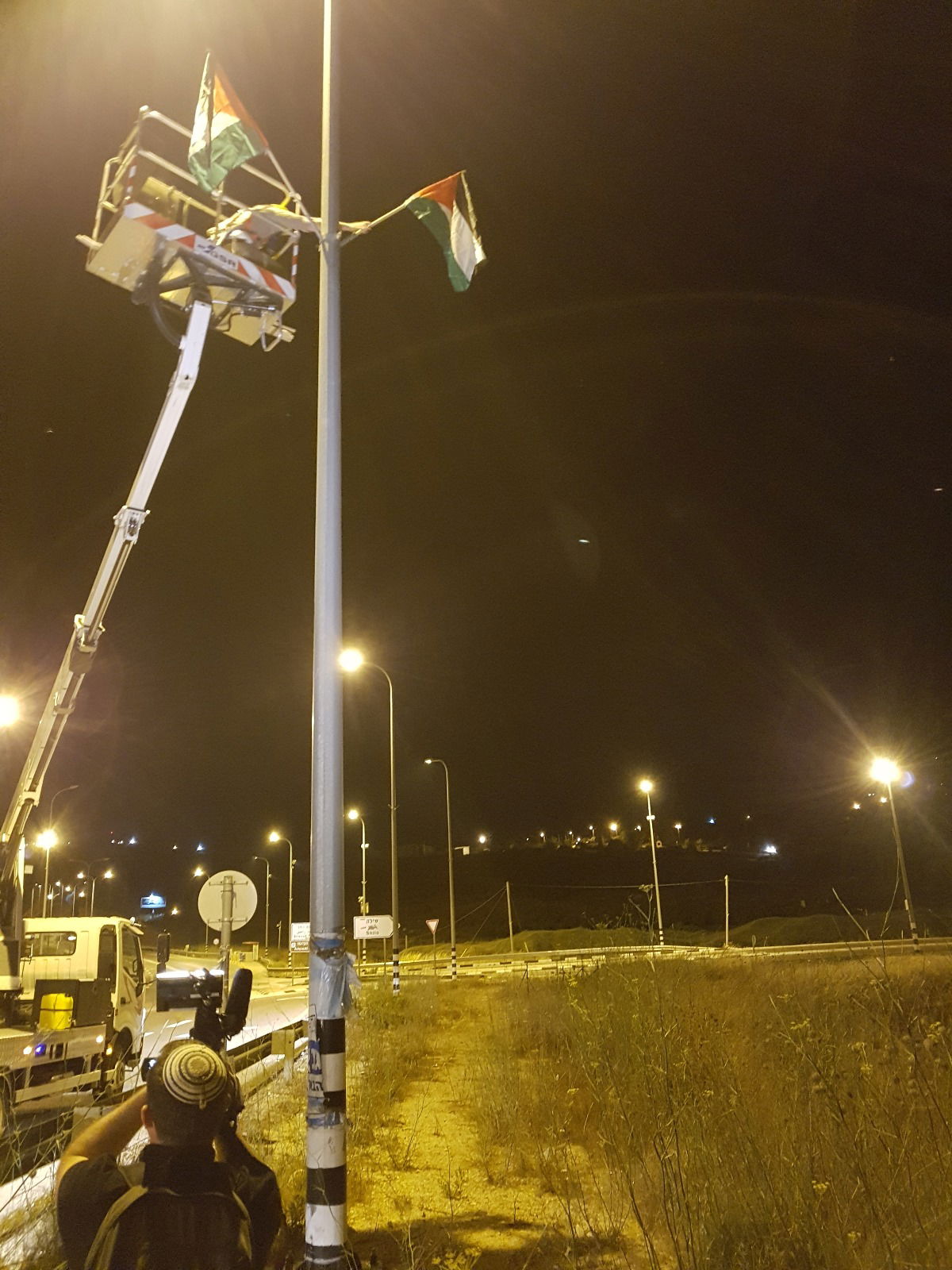 נחשף: מי תלה את דגלי הרש"פ בכל יהודה ושומרון