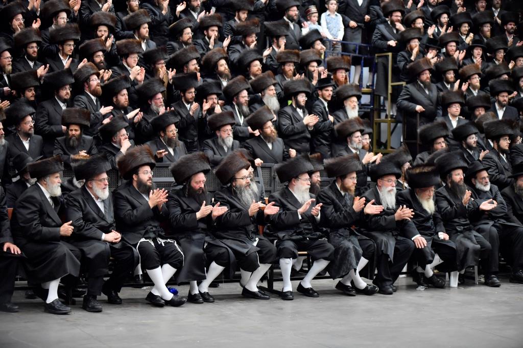 החתן והכלה רקדו ב"מצווה טאנץ"  •  תיעוד