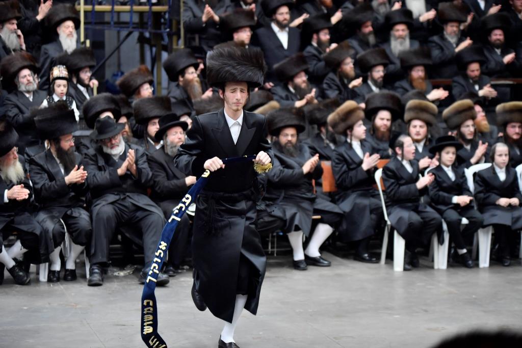 החתן והכלה רקדו ב"מצווה טאנץ"  •  תיעוד