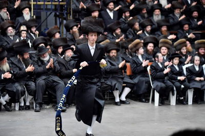 החתן והכלה רקדו ב"מצווה טאנץ"  •  תיעוד