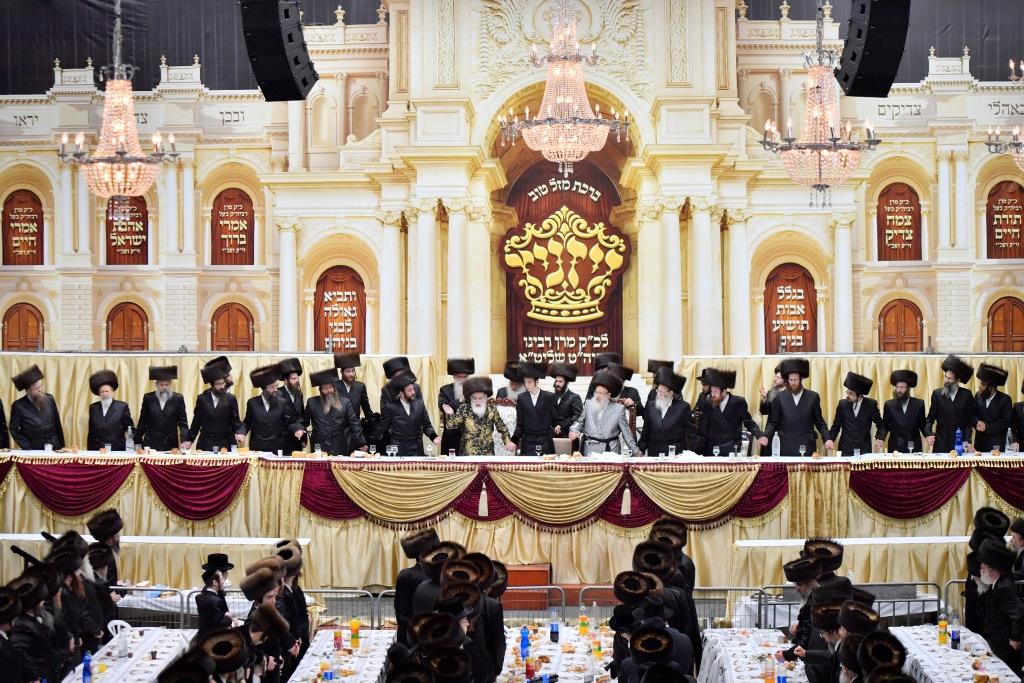 החתן והכלה רקדו ב"מצווה טאנץ"  •  תיעוד