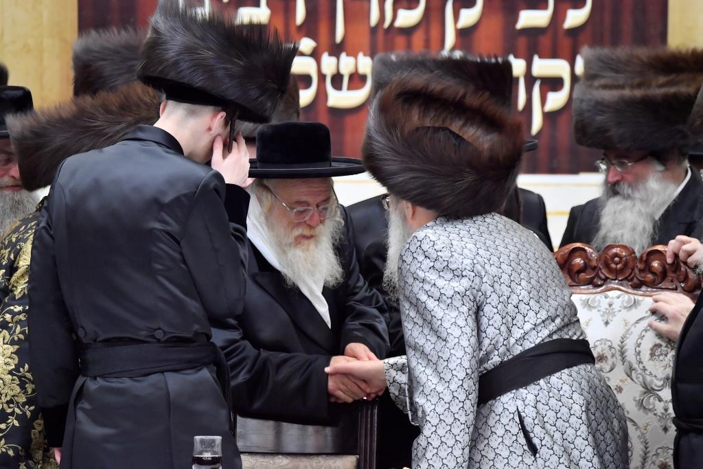 החתן והכלה רקדו ב"מצווה טאנץ"  •  תיעוד