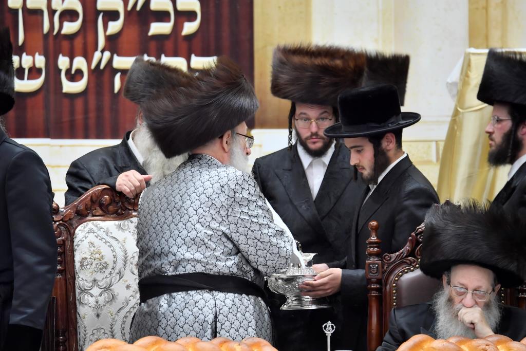 החתן והכלה רקדו ב"מצווה טאנץ"  •  תיעוד