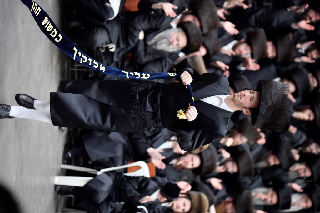 החתן והכלה רקדו ב"מצווה טאנץ"  •  תיעוד