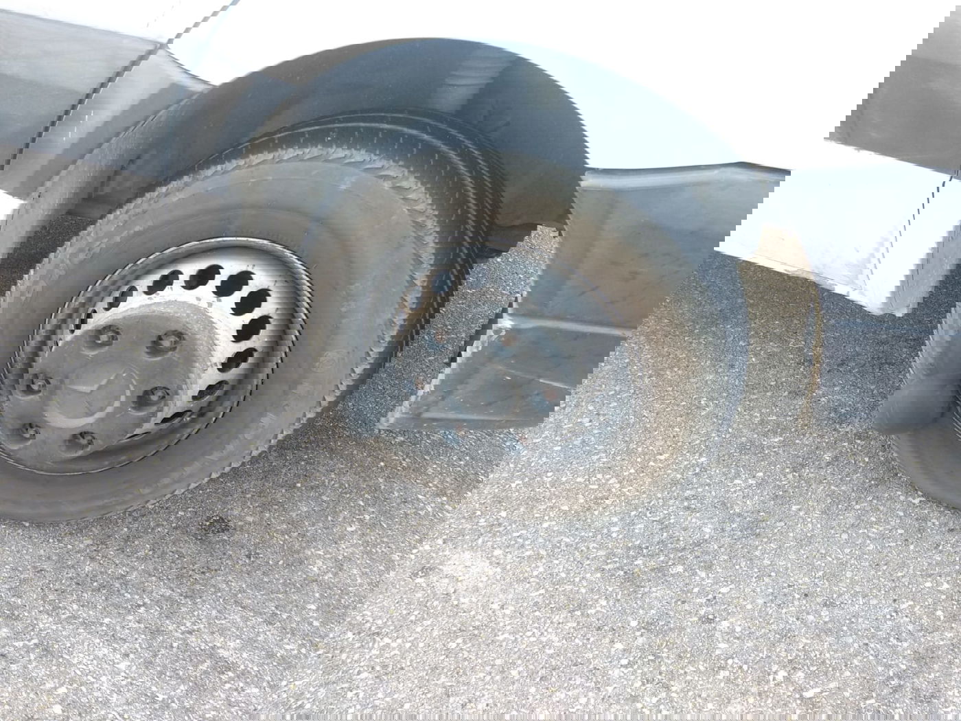 צמיגים שחוקים, תקלות בלמים: מה קורה ברכבי ההסעות?