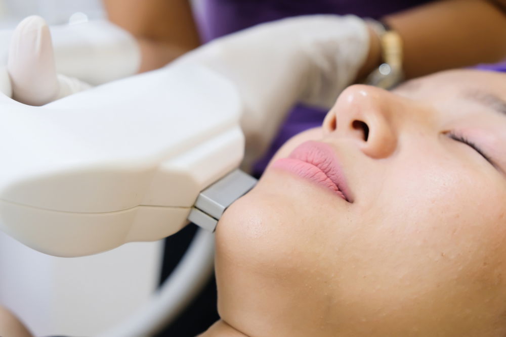 הסרת שיער הפנים דורשת מיומנות, ידע ומקצועיות רבה