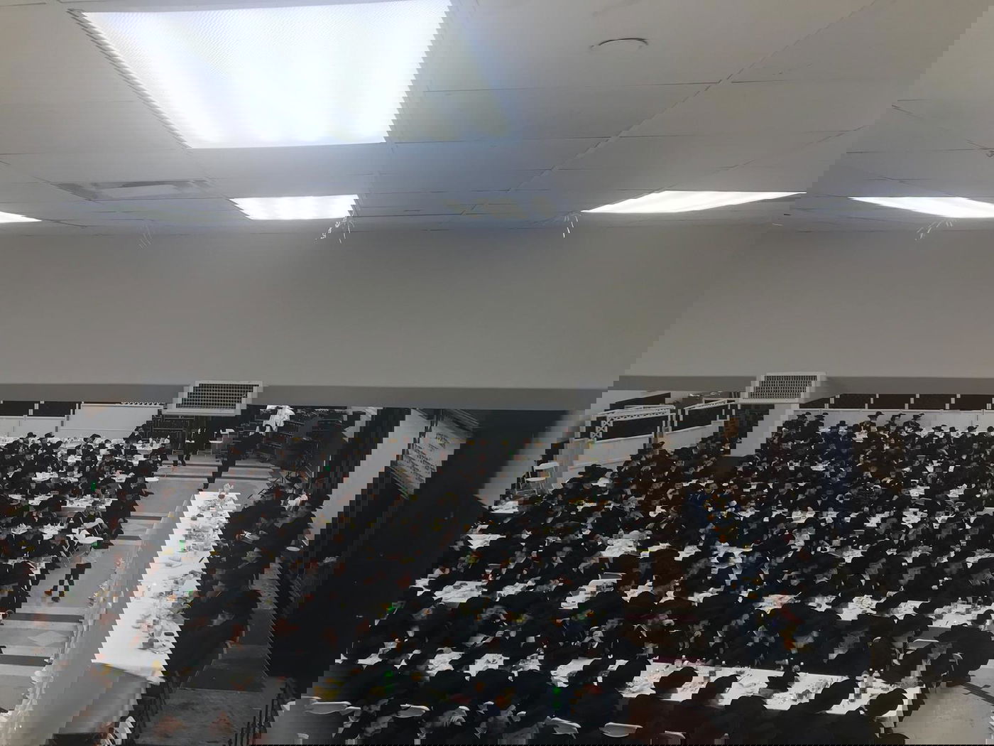 חסידי גור בארה"ב בסעודת הילולת ה'לב שמחה'