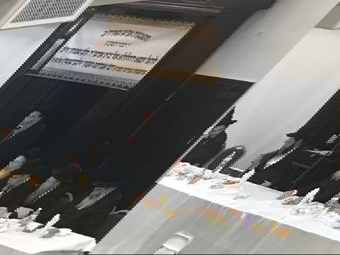 חסידי גור בארה"ב בסעודת הילולת ה'לב שמחה'