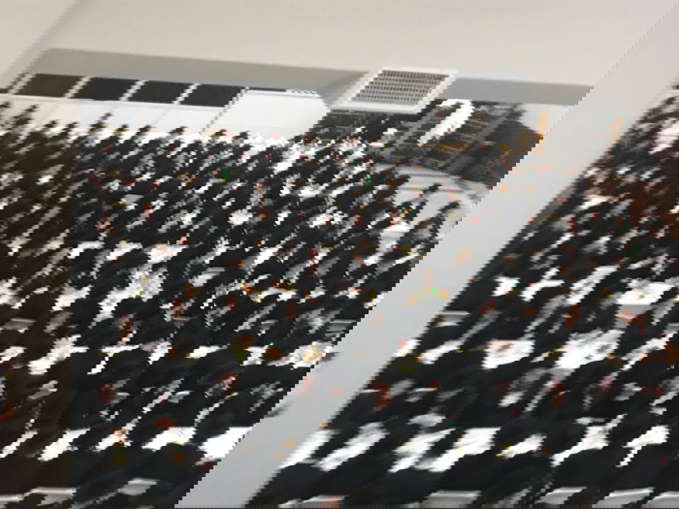 חסידי גור בארה"ב בסעודת הילולת ה'לב שמחה'