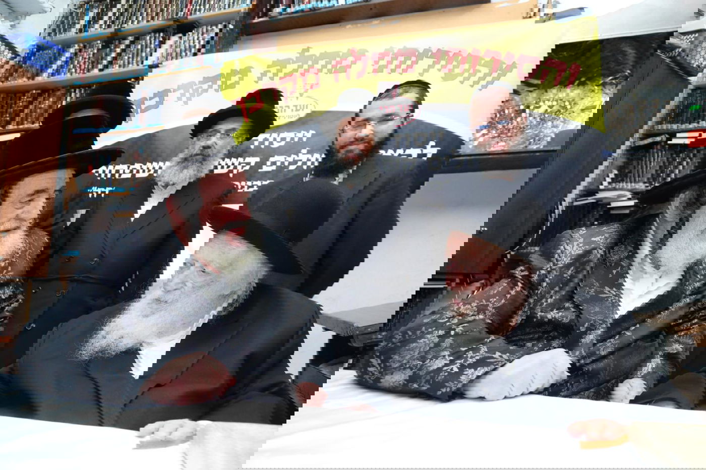 למרות חולשתו: מרן הגר"ח קם בפני האדמו"ר מויז'ניץ