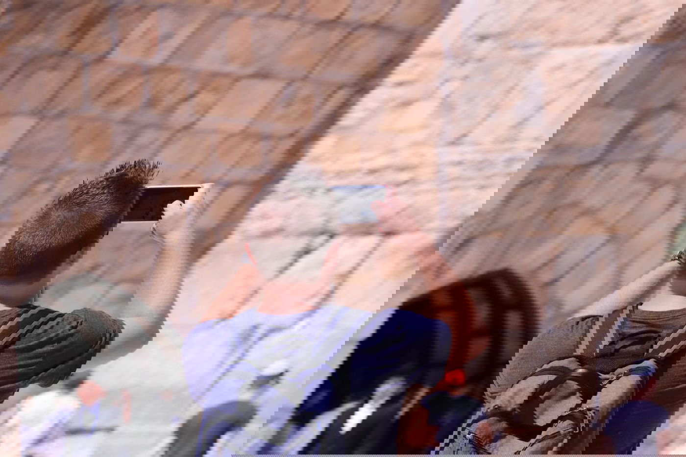 לתעד את המתעדים: התיירים שמצטלמים בכותל • צפו