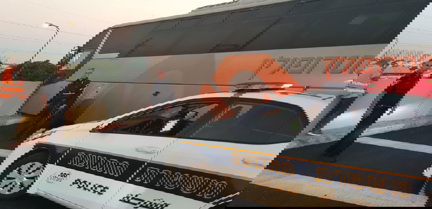 צפו: אוטובוס עשה תאונה עצמית וחסם את ת"א