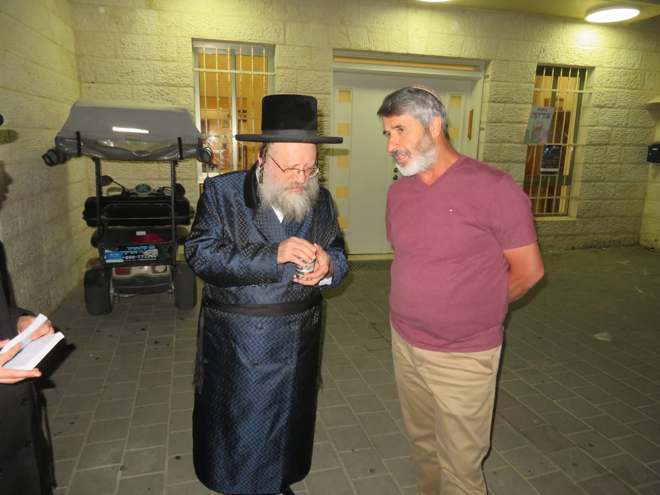 האדמו"ר נקלע לפקק ומסר שיעור ביישוב אדם