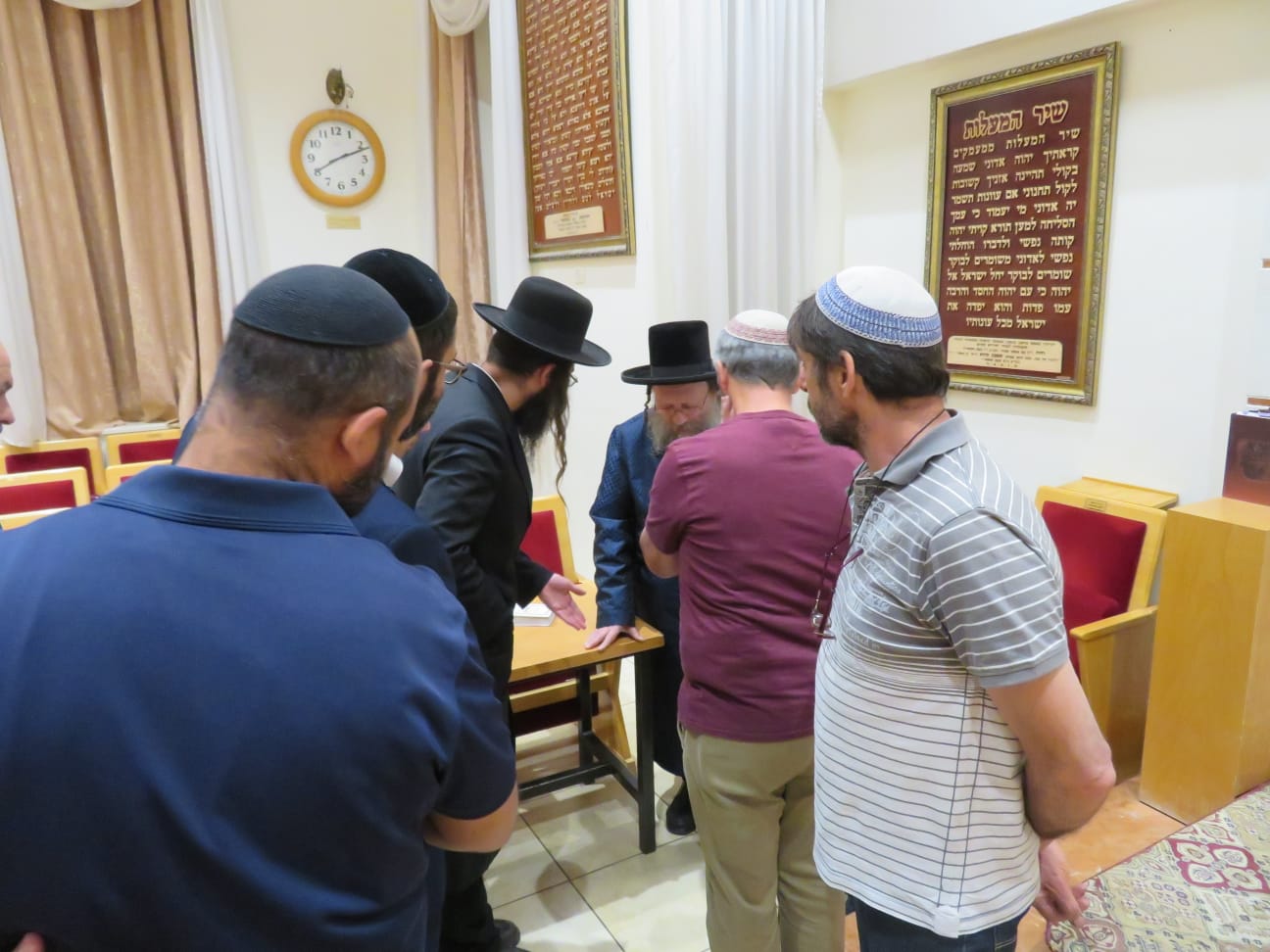 האדמו"ר נקלע לפקק ומסר שיעור ביישוב אדם