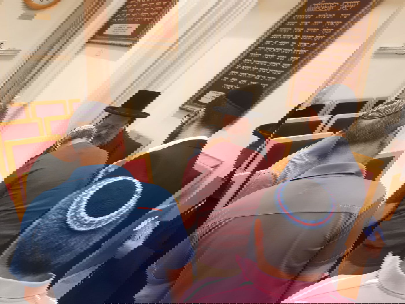 האדמו"ר נקלע לפקק ומסר שיעור ביישוב אדם