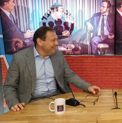 המליארדר באולפן 'כיכר', צפו בטעימה מהראיון המלא