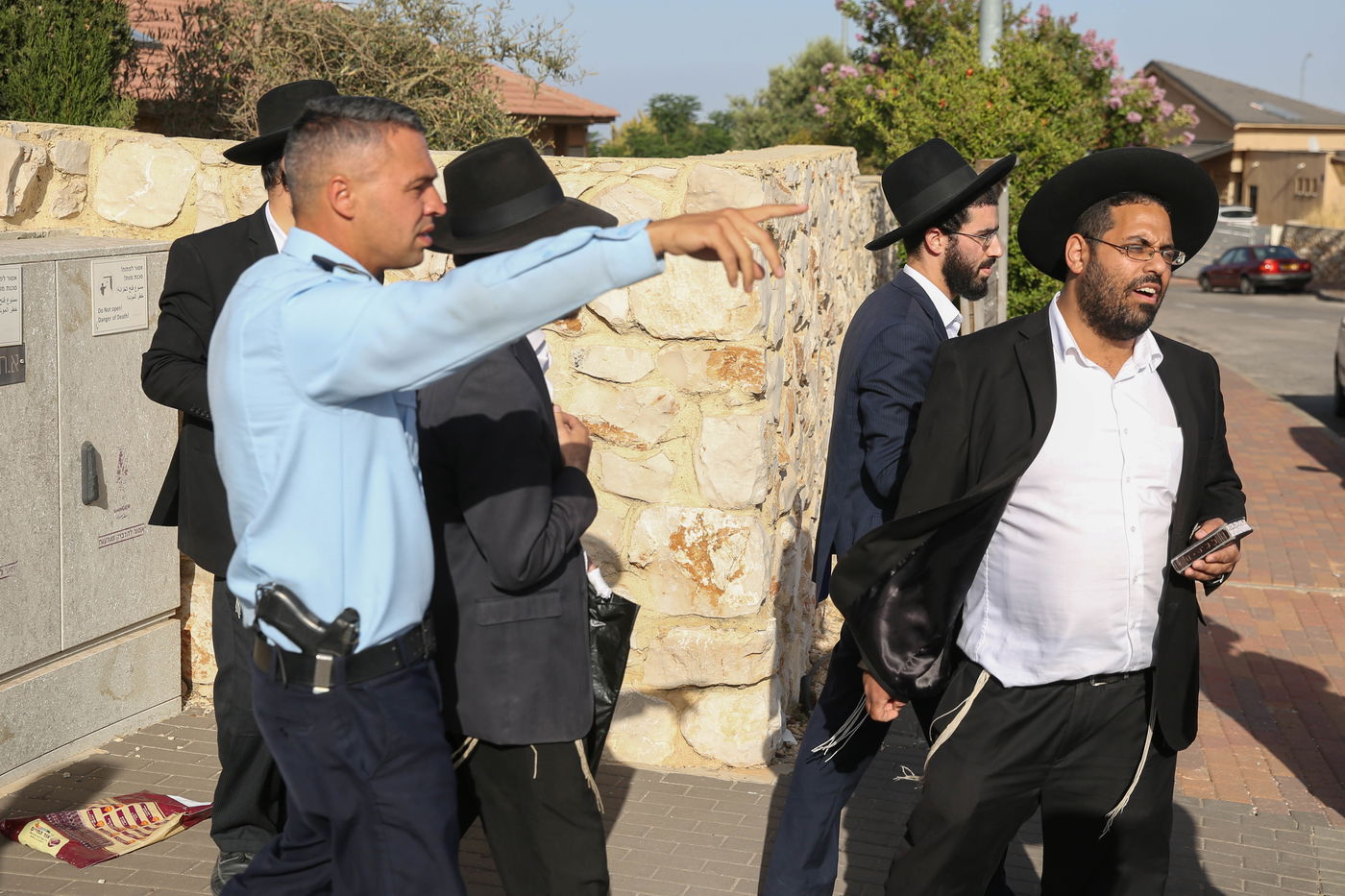 חרדים הפגינו מול ביתו של ראש עיריית צפת שוקי אוחנה