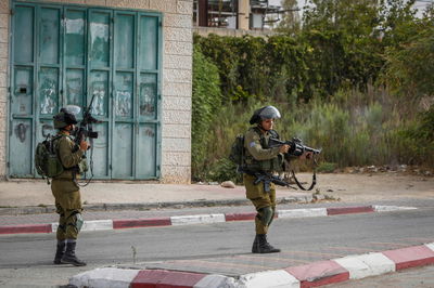 חיילי צה"ל ליד טול כרם, ארכיון