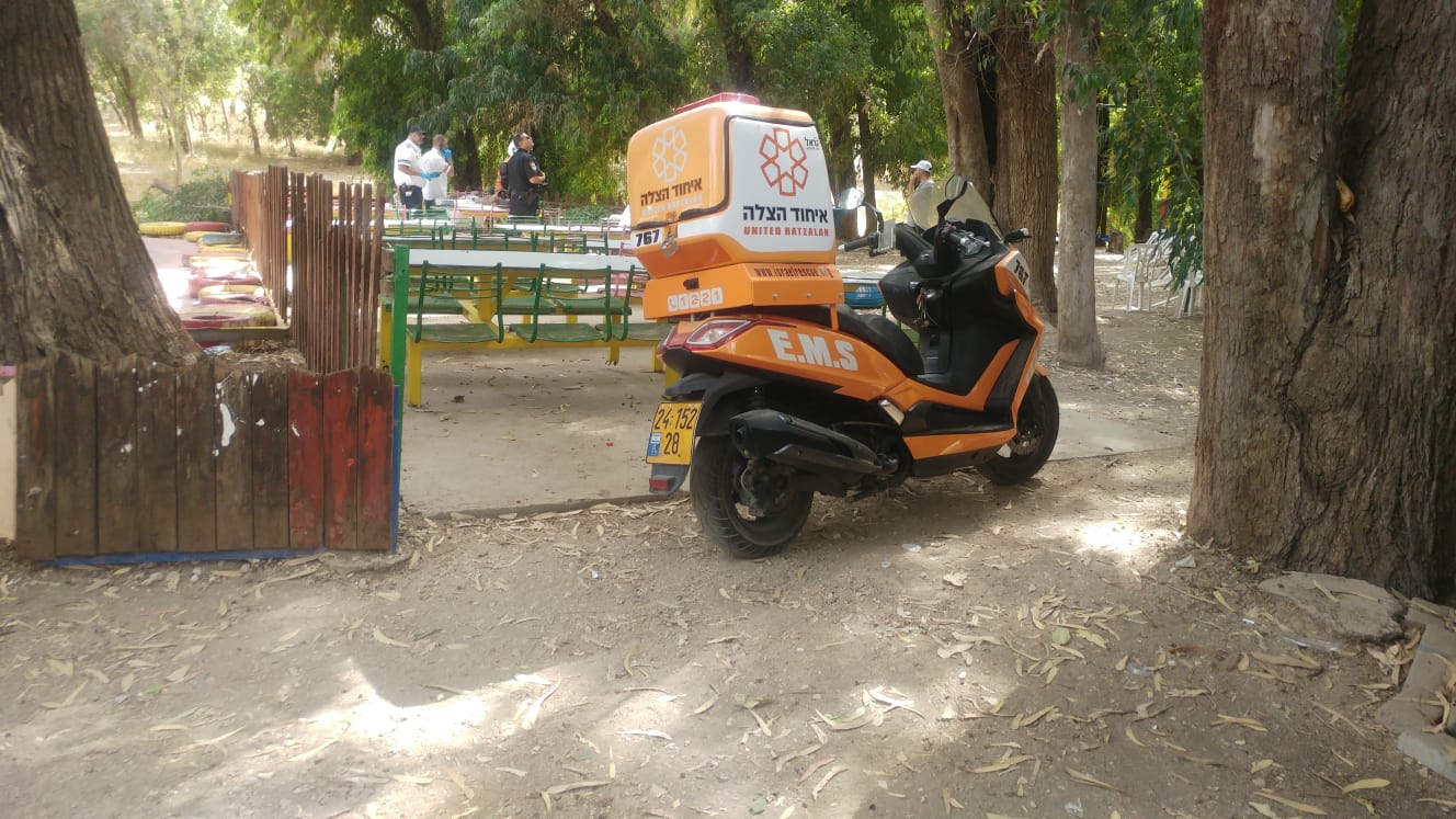 ילד בן 10 נהרג מקריסת עץ בפארק לכיש