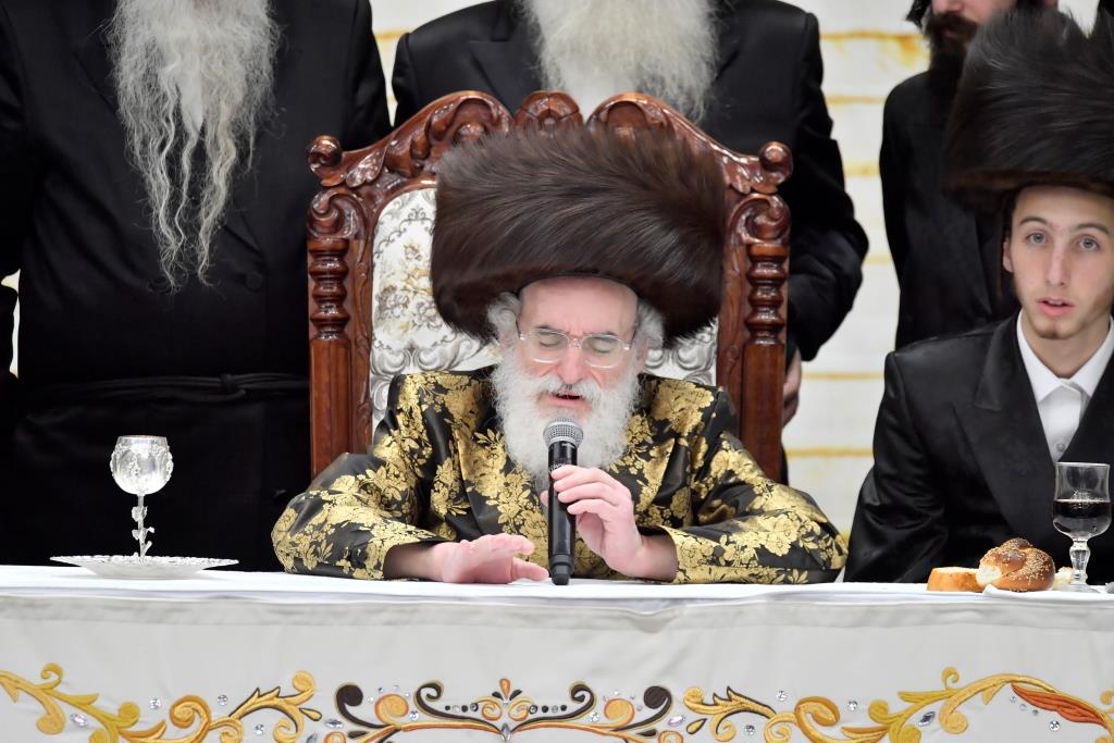 אלפים ב'שבע ברכות' האחרון לנכדו של האדמו"ר מוויז'ניץ