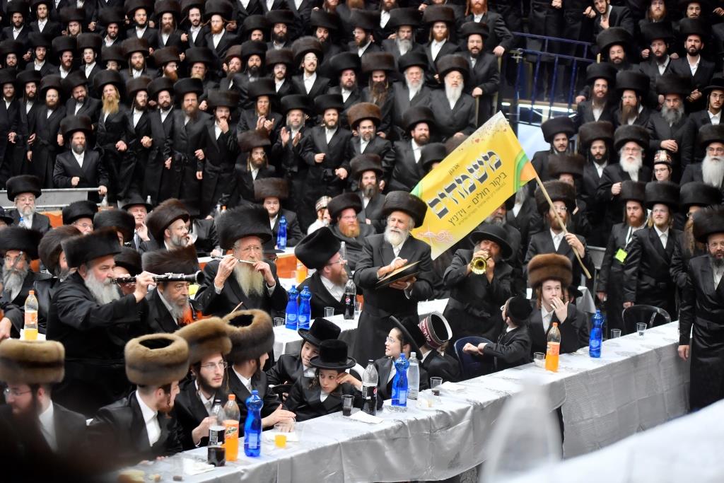 אלפים ב'שבע ברכות' האחרון לנכדו של האדמו"ר מוויז'ניץ