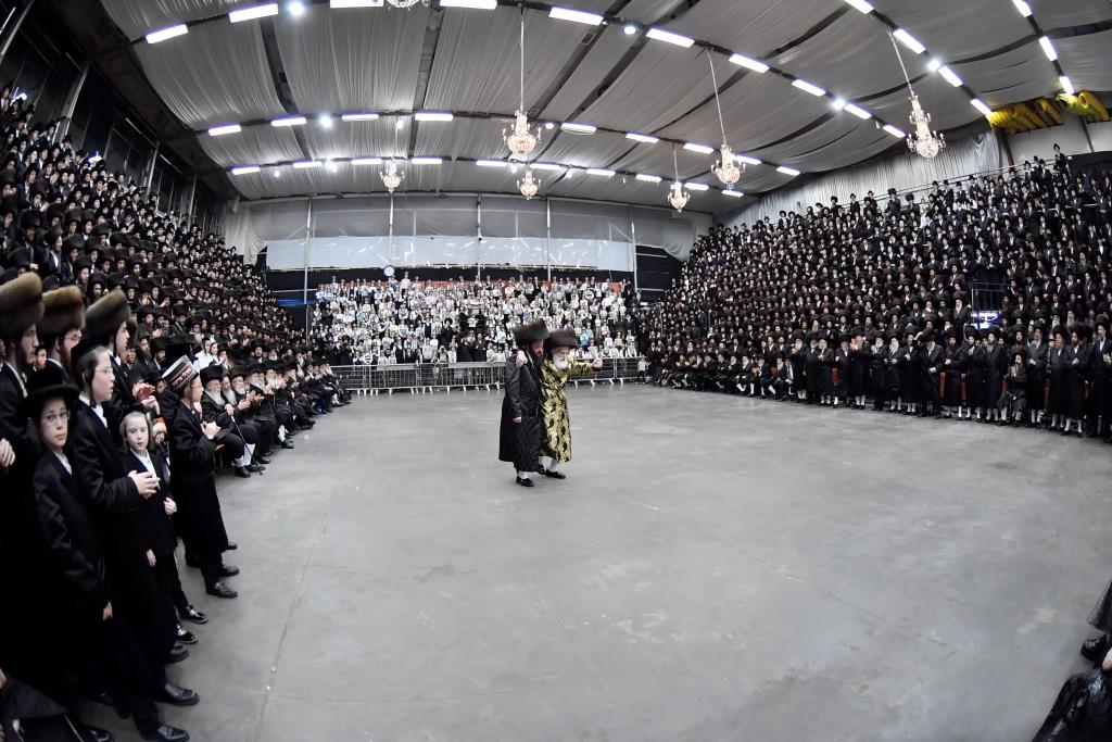 אלפים ב'שבע ברכות' האחרון לנכדו של האדמו"ר מוויז'ניץ