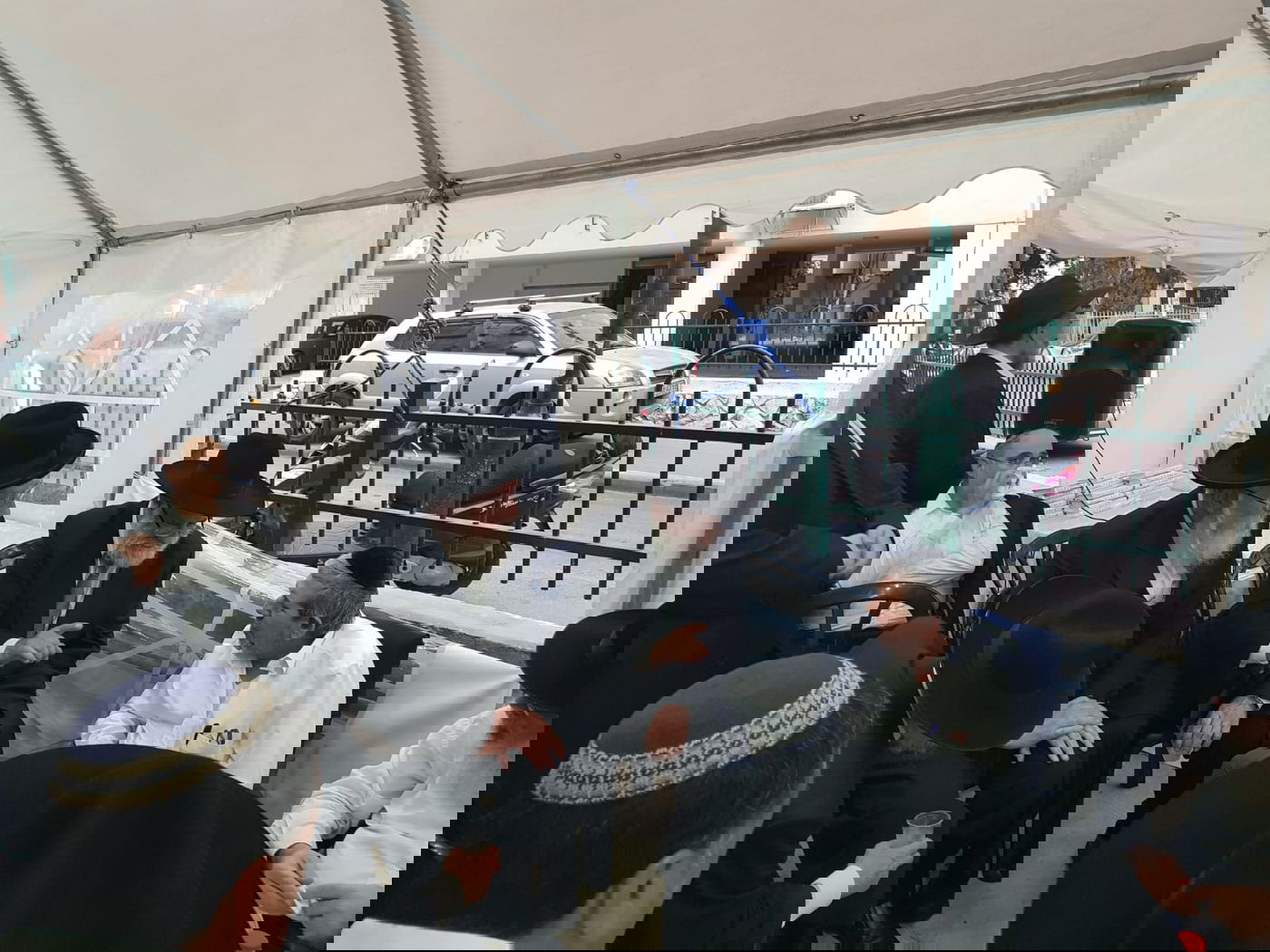 ראש לשכתו של הראש"ל ישב 'שבעה' • צפו