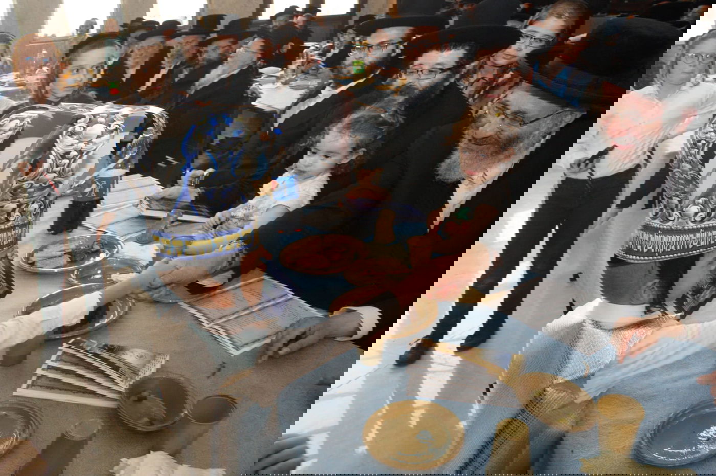 ילדי 'לעלוב' במסיבת חומש • צפו בגלריה