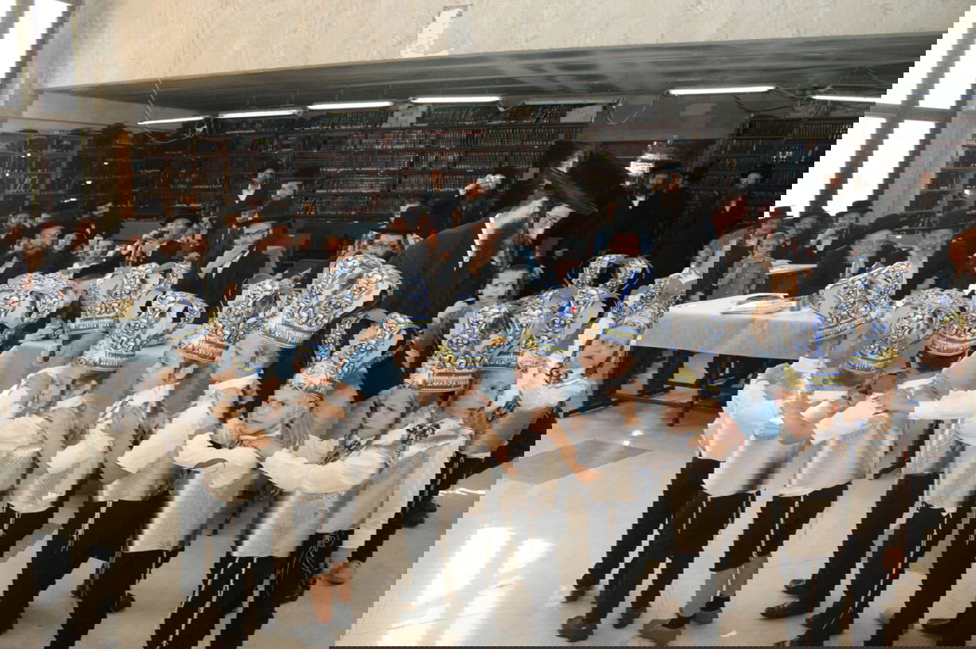 ילדי 'לעלוב' במסיבת חומש • צפו בגלריה