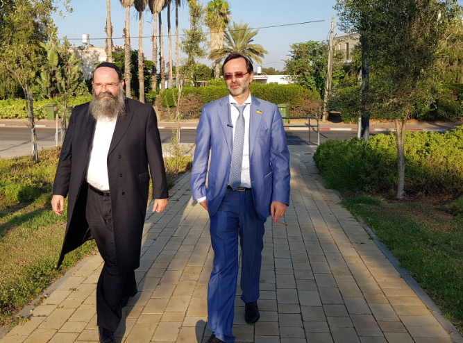 חבר הפרלמנט סגר מעגל עם הילדים החב"דיים