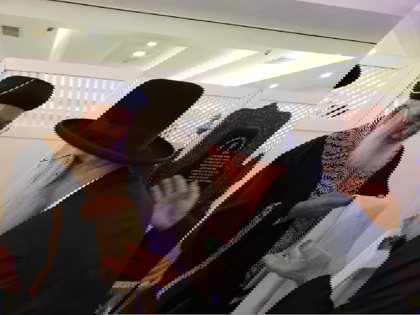 ערב שבת של הראשל"צ: שלוש בריתות. צפו