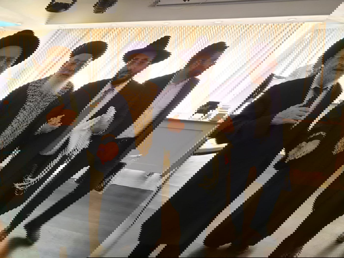 ערב שבת של הראשל"צ: שלוש בריתות. צפו