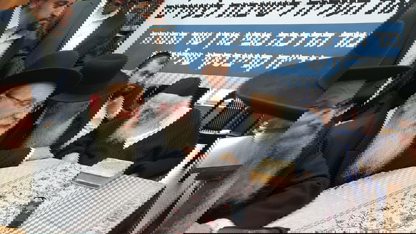 הגר"ח נשאל: בחורי ישיבות חייבים ללכת עם כובע וחליפה?