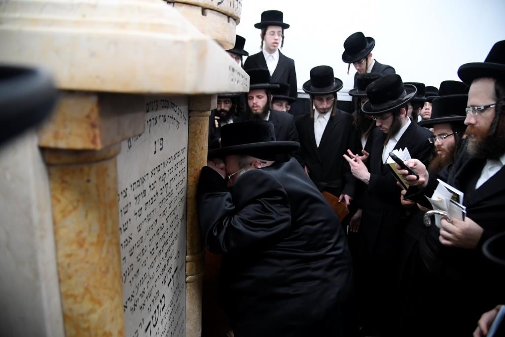 "יארצייט" וחגיגת בר מצווה בקרעטשניף