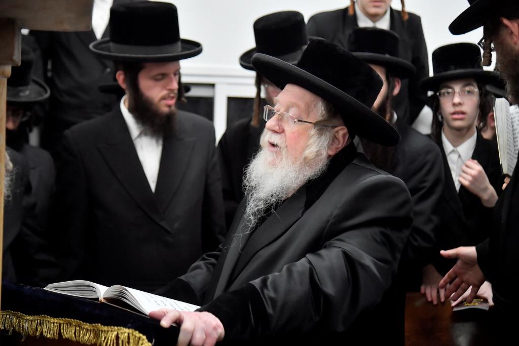 "יארצייט" וחגיגת בר מצווה בקרעטשניף