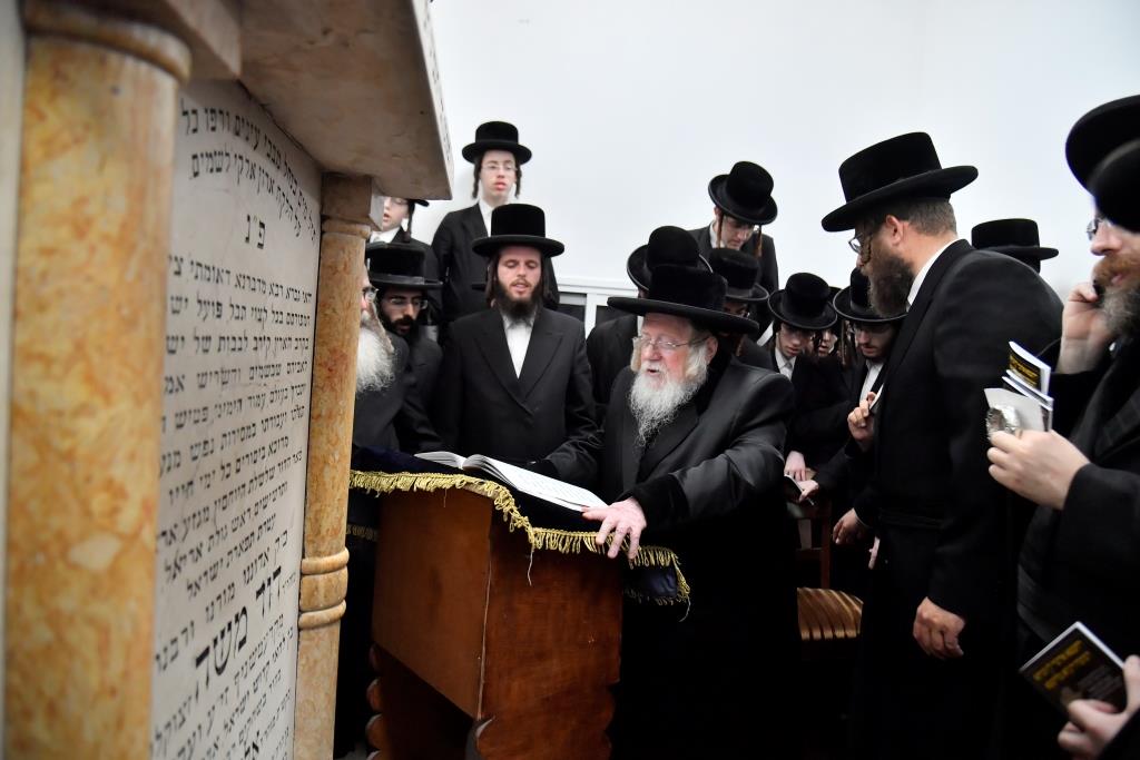 "יארצייט" וחגיגת בר מצווה בקרעטשניף