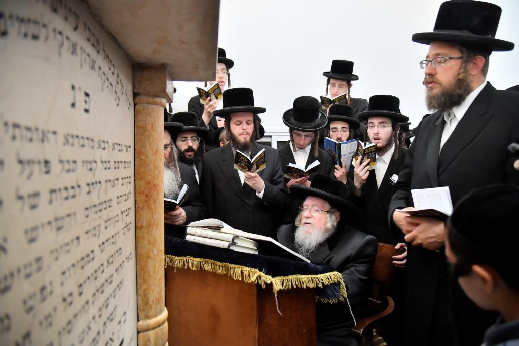 "יארצייט" וחגיגת בר מצווה בקרעטשניף