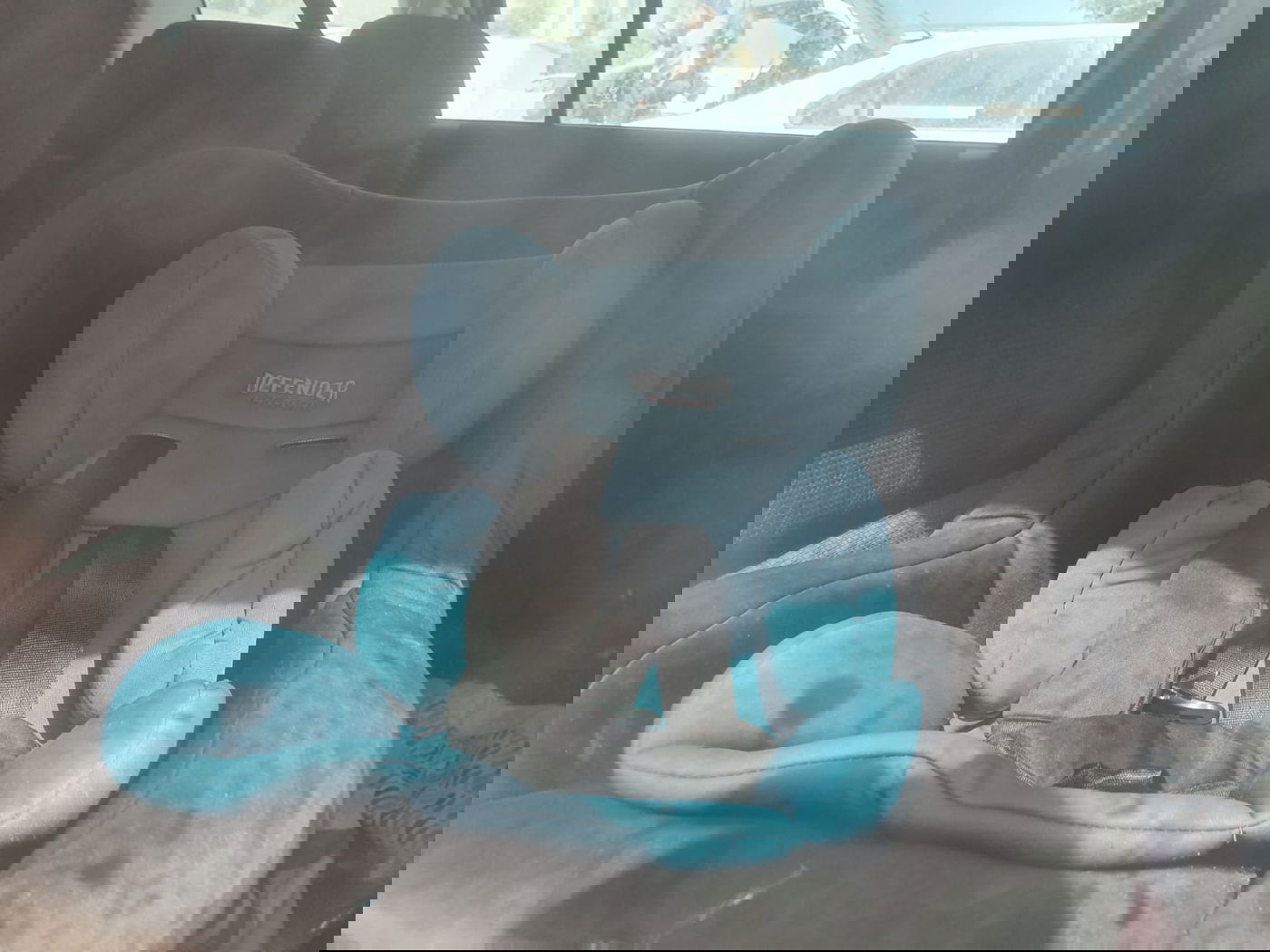 כיסא התינוק שנפטר, בתוך הרכב הלוהט