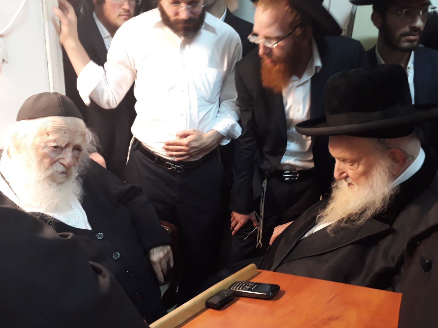 מרן הגר"ח יחד עם הגר"מ שטרנבוך, היום.