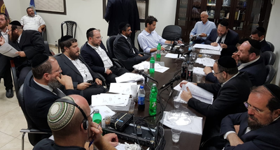 ישיבת מועצה במודיעין עילית. ארכיון