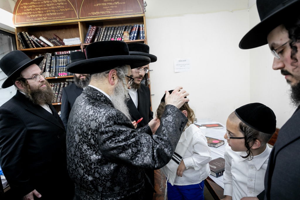 האדמו"ר מסאטמר בביקור במחנות הקיץ